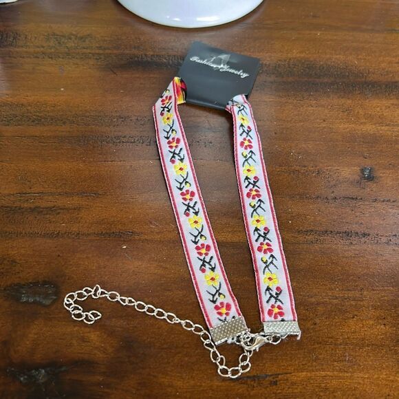 Fashion Jewelry Choker silver color and cloth material NWT - Picture 1 of 5